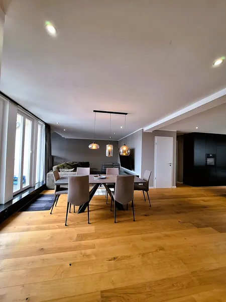 Luxuriöse Altbauwohnung | 144 m² | 2 Balkone | Aufzug | Möbliert All-Inkl. — photo 1